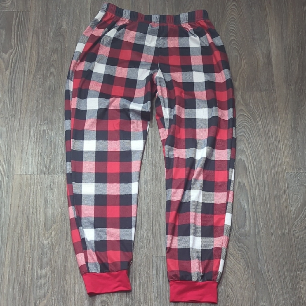 ❤️5/$25 Men Plaid Bottoms in Red and Black
